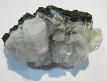 Laden Sie das Bild in den Galerie-Viewer, Apophyllit mit Stilbit feine Kristallstufe Chalcedon Matrix 9cm Jalgaon, Indien