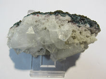 Laden Sie das Bild in den Galerie-Viewer, Apophyllit mit Stilbit feine Kristallstufe Chalcedon Matrix 9cm Jalgaon, Indien