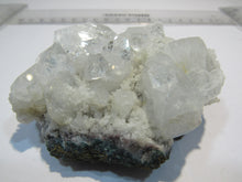 Laden Sie das Bild in den Galerie-Viewer, Apophyllit mit Stilbit feine Kristallstufe Chalcedon Matrix 9cm Jalgaon, Indien