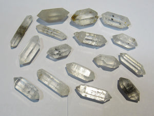 Bergkristall Sammlung 16 Quarz Doppelender Kristalle 2-3cm Tibet Himalaya, China