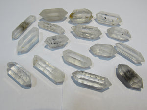 Bergkristall Sammlung 16 Quarz Doppelender Kristalle 2-3cm Tibet Himalaya, China