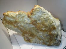 Laden Sie das Bild in den Galerie-Viewer, Bergkristall XL Hämatit Färbung 15Kg Ploemeur Bretagne, Frankreich