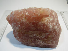 Laden Sie das Bild in den Galerie-Viewer, Rosenquarz großer tief rosa Brocken 17cm Rio Grande do Sul, Brasilien