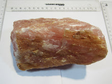 Laden Sie das Bild in den Galerie-Viewer, Rosenquarz großer tief rosa Brocken 17cm Rio Grande do Sul, Brasilien