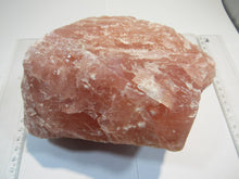 Laden Sie das Bild in den Galerie-Viewer, Rosenquarz großer tief rosa Brocken 17cm Rio Grande do Sul, Brasilien