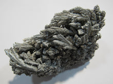 Laden Sie das Bild in den Galerie-Viewer, Magnesium feine Kristall Bäumchen Schmelze Stufe Hunan, China