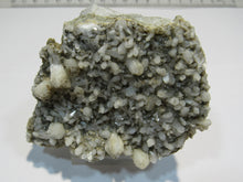 Laden Sie das Bild in den Galerie-Viewer, Stilbit Kristalle mit Quarz und Glimmer 8cm Fanske, Norwegen
