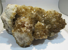 Laden Sie das Bild in den Galerie-Viewer, Bergkristall Quarz mit Färbungen 18cm Kallenhardt Sauerland, Deutschland