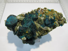 Laden Sie das Bild in den Galerie-Viewer, Fluorit blau grün Kristall Stufe 12cm 400g Tsumeb Mine, Namibia