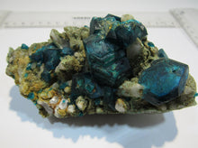 Laden Sie das Bild in den Galerie-Viewer, Fluorit blau grün Kristall Stufe 12cm 400g Tsumeb Mine, Namibia
