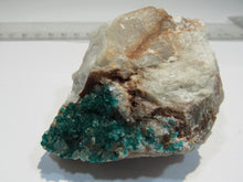 Laden Sie das Bild in den Galerie-Viewer, Dioptas Kristallstufe auf Rauchquarz 7cm Tsumeb Mine, Namibia