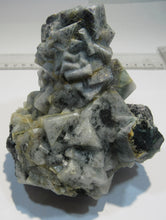 Laden Sie das Bild in den Galerie-Viewer, Fluorit Würfel Kristall Stufe 11cm 600g Tsumeb Mine, Namibia