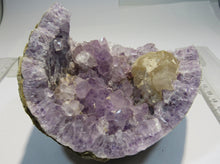 Laden Sie das Bild in den Galerie-Viewer, Amethyst halbe Geode geknackt 760g Juchem Idar Oberstein, Deutschland