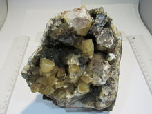 Laden Sie das Bild in den Galerie-Viewer, Rauchquarz halbe Geode geknackt 15cm Juchem Idar Oberstein, Deutschland