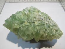 Laden Sie das Bild in den Galerie-Viewer, Fluorit Würfel Stufe mintgrün 11cm Böckstein, Salzburg, Österreich