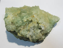 Laden Sie das Bild in den Galerie-Viewer, Fluorit Würfel Stufe mintgrün 11cm Böckstein, Salzburg, Österreich
