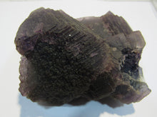 Laden Sie das Bild in den Galerie-Viewer, Fluorit Treppenkristall Stufe mehrfarbig 9 cm Weißeck Lungau, Österreich