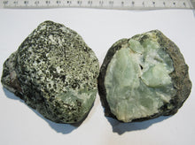 Laden Sie das Bild in den Galerie-Viewer, Apophyllit Stilbit grüne Geode Schnitt poliert 370g Grootberg, Namibia