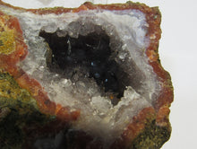 Laden Sie das Bild in den Galerie-Viewer, Quarz Druse Goethit Geode 220g Fischbachtal Idar Oberstein, Deutschland