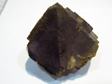 Laden Sie das Bild in den Galerie-Viewer, Fluorit Kristall Stufe violett 7,5cm Weißeck Lungau Salzburg, Österreich