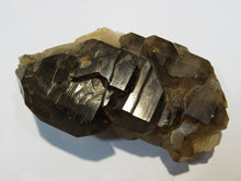 Laden Sie das Bild in den Galerie-Viewer, Rauchquarz Doppelender Phantomquarz 10cm Tsumeb Mine, Namibia