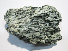Laden Sie das Bild in den Galerie-Viewer, Aktinolith Strahlstein 9cm Defreggental Hohe Tauern, Österreich