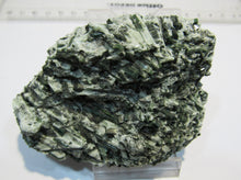 Laden Sie das Bild in den Galerie-Viewer, Aktinolith Strahlstein 9cm Defreggental Hohe Tauern, Österreich