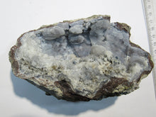 Laden Sie das Bild in den Galerie-Viewer, Chalcedon Dugway halbe Kristall Geode geknackt 14cm Utah, USA