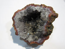 Laden Sie das Bild in den Galerie-Viewer, Quarz Druse Goethit Geode 170g Fischbachtal Idar Oberstein, Deutschland