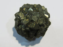 Laden Sie das Bild in den Galerie-Viewer, Pyrit Knolle Glanzstufe Pentagondodekaeder Aggregat 3,5cm Ambas Aguas, Spanien