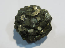 Laden Sie das Bild in den Galerie-Viewer, Pyrit Knolle Glanzstufe Pentagondodekaeder Aggregat 3,5cm Ambas Aguas, Spanien