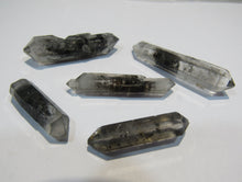 Laden Sie das Bild in den Galerie-Viewer, Bergkristall große Doppelender 3-4,5cm mit Inclusen Phantome Tibet Himalaya, China