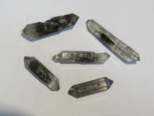 Laden Sie das Bild in den Galerie-Viewer, Bergkristall große Doppelender 3-4,5cm mit Inclusen Phantome Tibet Himalaya, China