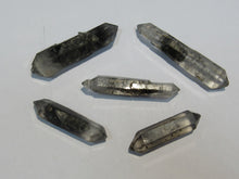Laden Sie das Bild in den Galerie-Viewer, Bergkristall große Doppelender 3-4,5cm mit Inclusen Phantome Tibet Himalaya, China