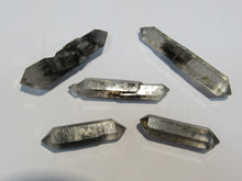 Laden Sie das Bild in den Galerie-Viewer, Bergkristall große Doppelender 3-4,5cm mit Inclusen Phantome Tibet Himalaya, China