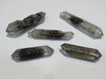 Laden Sie das Bild in den Galerie-Viewer, Bergkristall große Doppelender 3-4,5cm mit Inclusen Phantome Tibet Himalaya, China