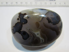 Laden Sie das Bild in den Galerie-Viewer, Sehr schöner und großer Achat Trommelstein, Handschmeichler 7cm, Madagaskar