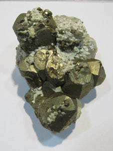 Pyrit Dodekaeder Kristall Stufe massiv + Calcit Quiruvilea-Mine, Peru