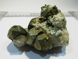 Pyrit Dodekaeder Kristall Stufe massiv + Calcit Quiruvilea-Mine, Peru