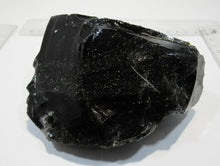 Laden Sie das Bild in den Galerie-Viewer, Obsidian erstarrte Lava Drachenstein Vulkanglas Hrafntinnusker, Island