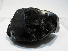 Laden Sie das Bild in den Galerie-Viewer, Obsidian erstarrte Lava Drachenstein Vulkanglas Hrafntinnusker, Island