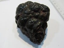 Laden Sie das Bild in den Galerie-Viewer, Hämatit roter Glaskopf Blutstein Knolle 8cm Boudin Schwarzhorn, Schweiz