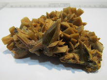 Laden Sie das Bild in den Galerie-Viewer, Baryt Schwerspat Meißelspat Kristall Stufe Grube Clara 8cm Oberwolfach, Deutschland