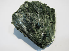 Laden Sie das Bild in den Galerie-Viewer, Aktinolith Zillerthit in Gneis Strahlstein 9cm Habachtal Salzburg, Österreich