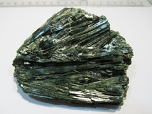 Laden Sie das Bild in den Galerie-Viewer, Aktinolith Zillerthit in Gneis Strahlstein 9cm Habachtal Salzburg, Österreich