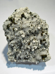 Bergkristall auf Rodochrosit mit Dolomit und Kupferkies Capnic Maramures, Rumänien