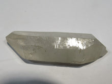 Laden Sie das Bild in den Galerie-Viewer, Bergkristall großer Doppelender Kristall gut ausgeprägt 7,7cm, Madagaskar