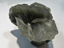 Laden Sie das Bild in den Galerie-Viewer, Calcit Blätterspat Hand Kristall Stufe 450g Daye-Grube Edong, China freeshipping - Mineraldorado