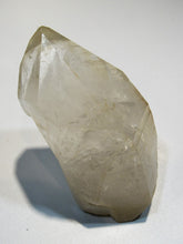 Laden Sie das Bild in den Galerie-Viewer, Bergkristall ES klasse Kristall-Spitze 240g 9cm Rio Grande, Brasilien