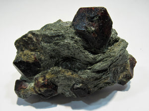 Granat Z572 Kristallstufe Granat in Glimmerschiefer Zillertal, Österreich freeshipping - Mineraldorado